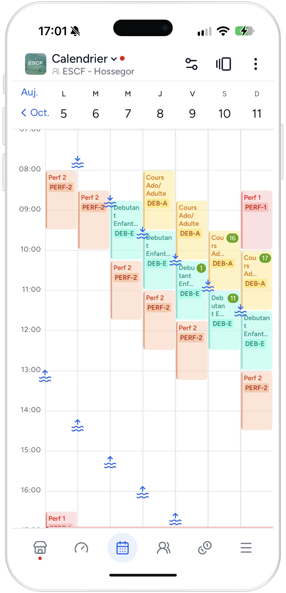 Calendrier hebdomadaire Shaker affichant les cours de surf et les marées de la semaine